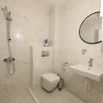 Lux *